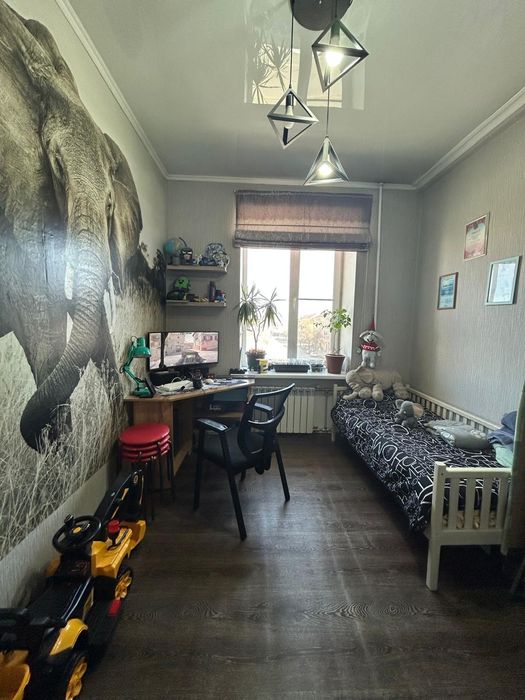 3- комнатная " сталинка" с ремонтом