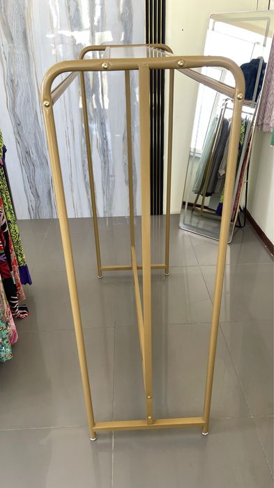 Стойка для одежды