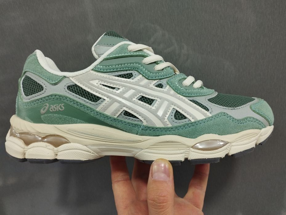 Asics    gel kahana