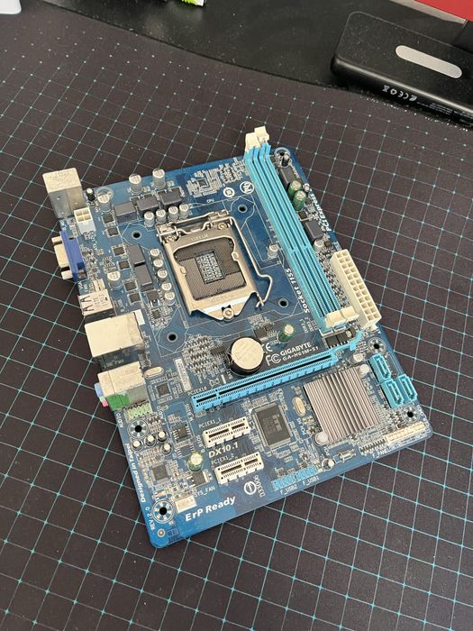 Placa de baza GIGABYTE