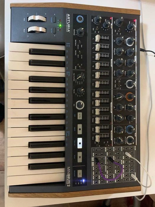 Arturia Minibrute 2 Analog Synthesizer