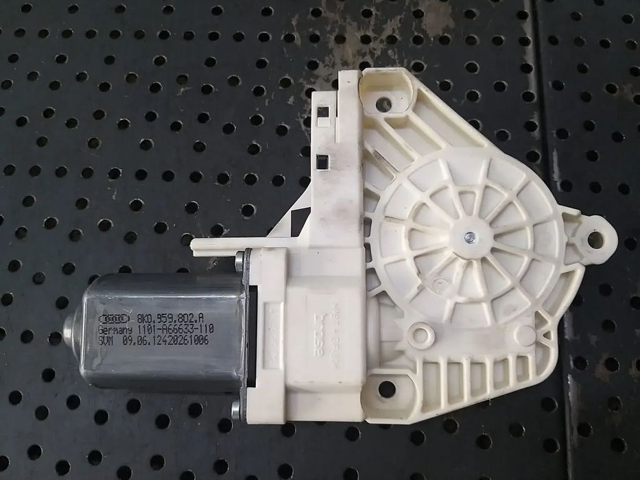 Motoras macara dreapta fata audi a4 b8 8k 8k0959802a 1101a66633110