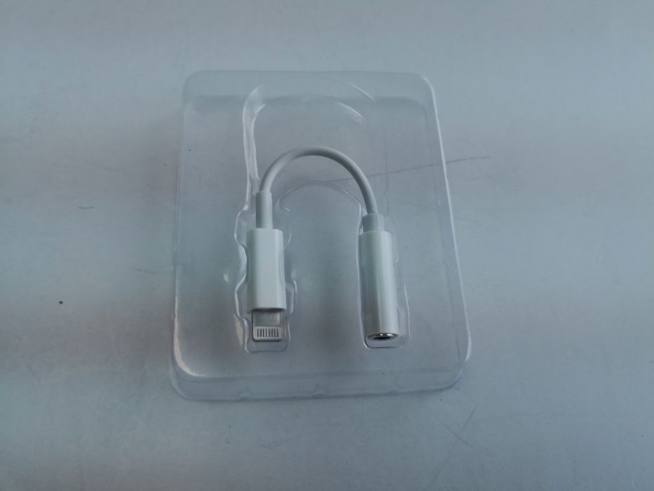 Adaptor casti jack la iphone