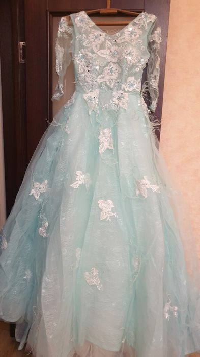 Продам платье красивое