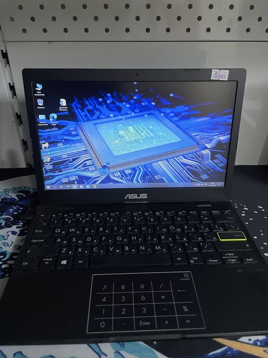 компактный Asus удобно носить