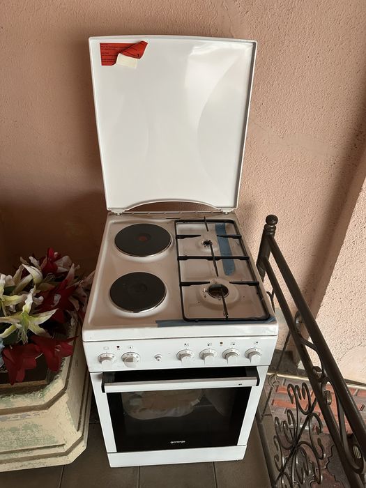 Gaz plita sotiladi yangi