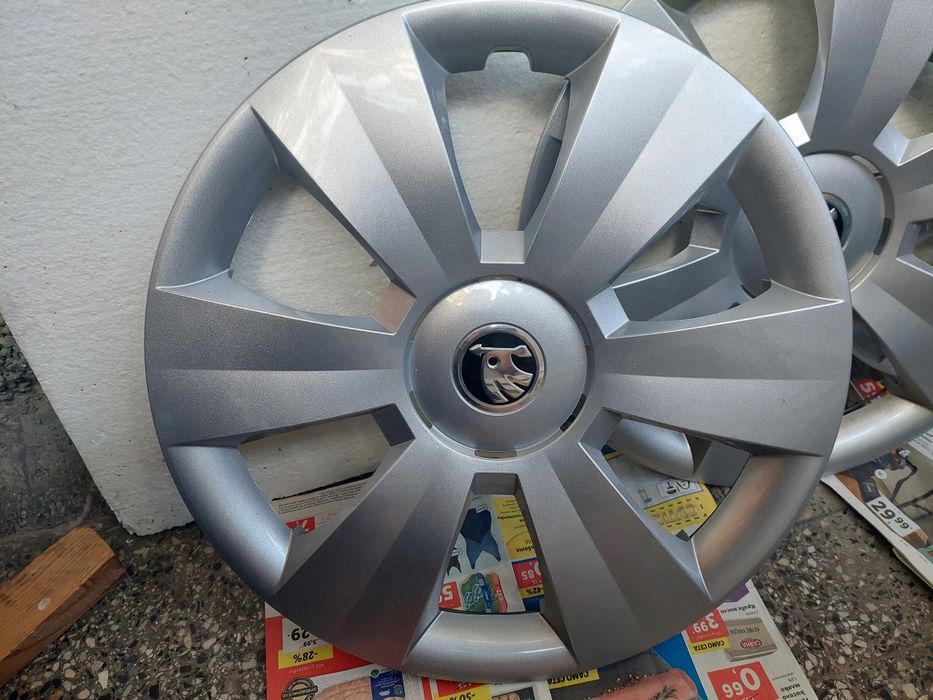 Продавам нови оригинални декоративни тасове за Шкода 15".