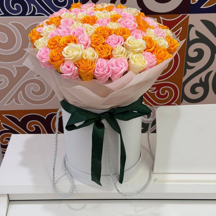 Шикарные букеты из 101 розы.