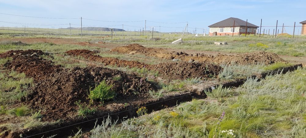 Продам землю с фундаментом.