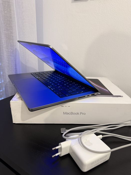 MacBook Pro 14-inch / M2 Pro / 16GB RAM / 512 GB / Ca nou