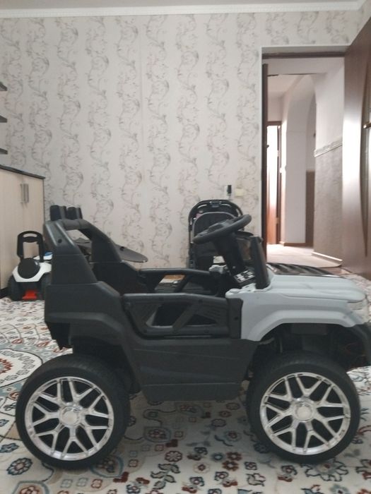 Электромобиль детский