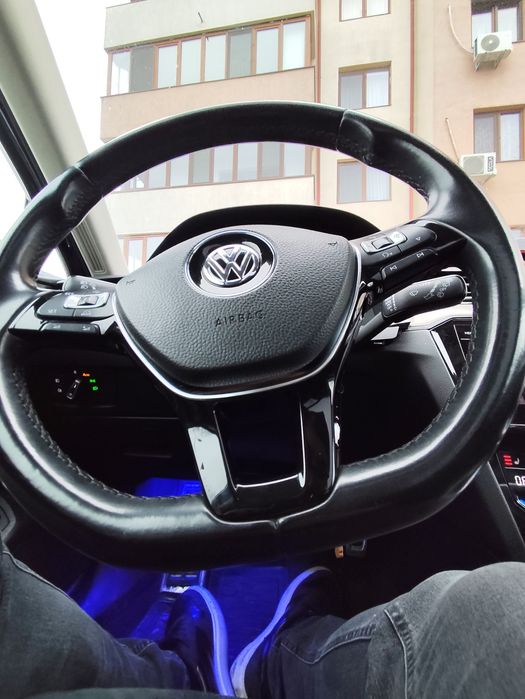 Volan Volkswagen Multifuncțional 18 Comenzi – Original OEM