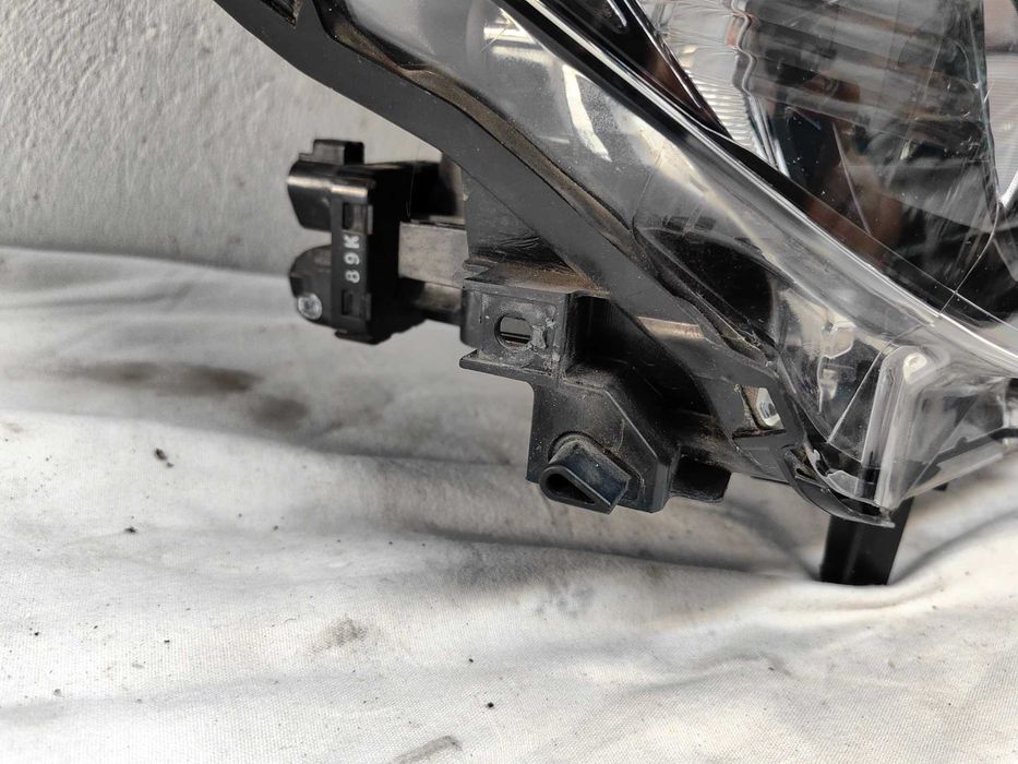 Оригинален фар Мазда 2  Mazda 2