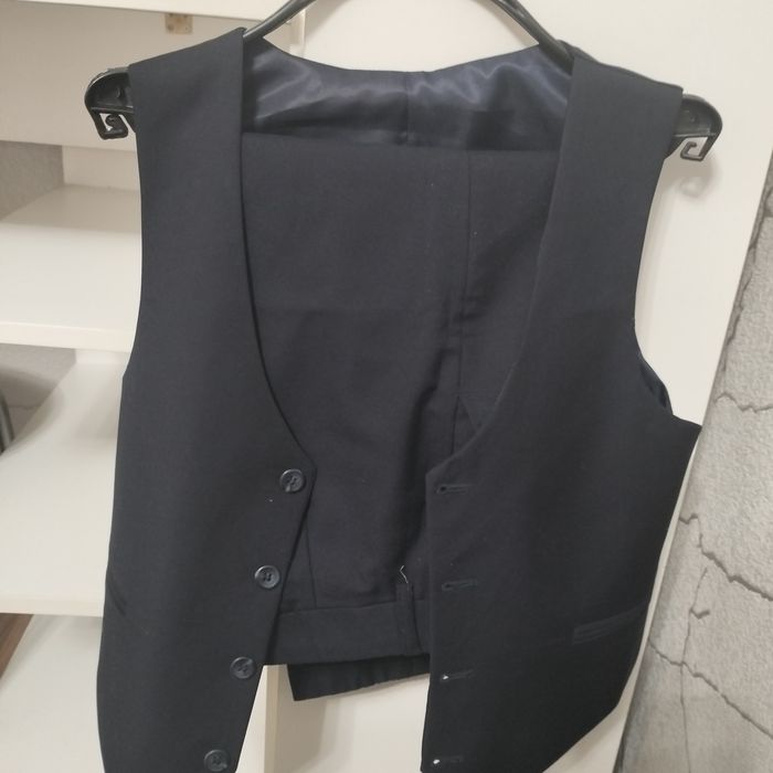 Продам костюм тройка на мальчика