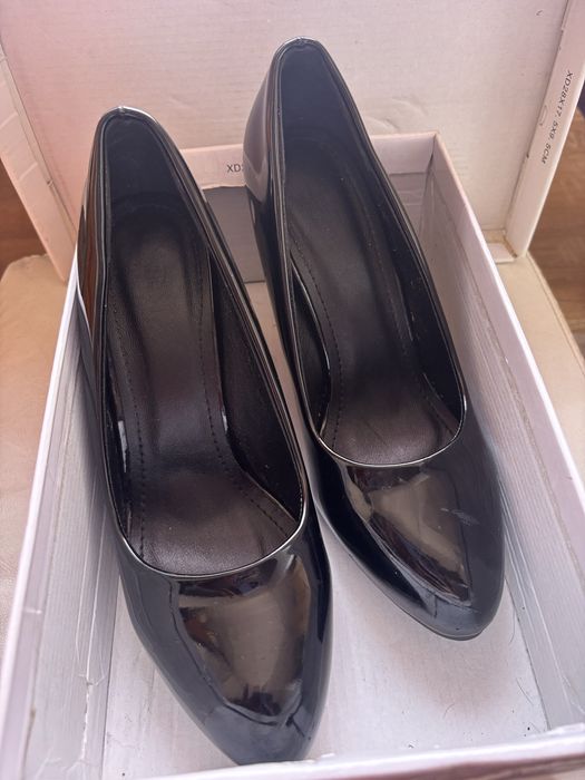 Черни обувки на ток