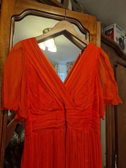 vând rochie CARAMEL  de mătase, mărimea 38, culoarea portocaliu, purta