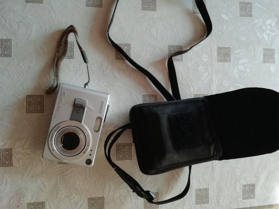 Продавам фотоапарат Casio Exlim EX-Z30