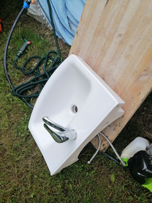 Vand chiuvetă baie cu baterie