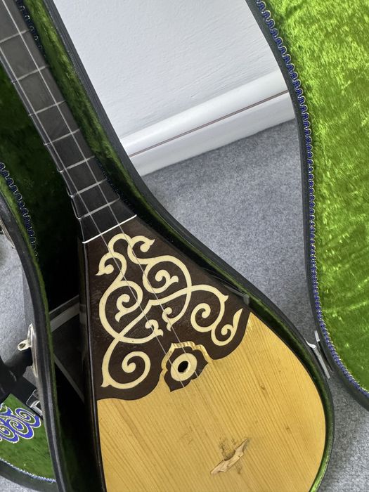 Домбыра. Музыкальные инструменты