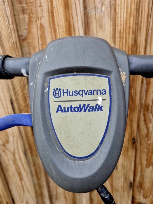 mașină de tuns iarba Husqvarna R152SVBBC 
Lățime de