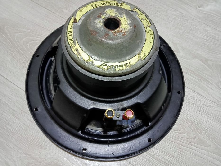 Продам сабвуфер Pioneer made in Mexico original в нормальном состоянии
