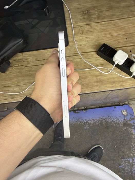 iPhone 13 white bez imei