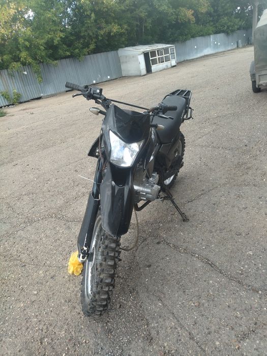 Продам мотоцикл 200 кубов