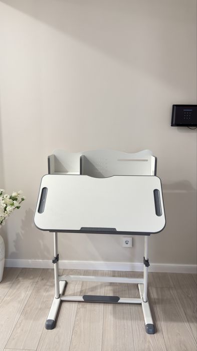 Растущая детская парта-трансформер со стулом