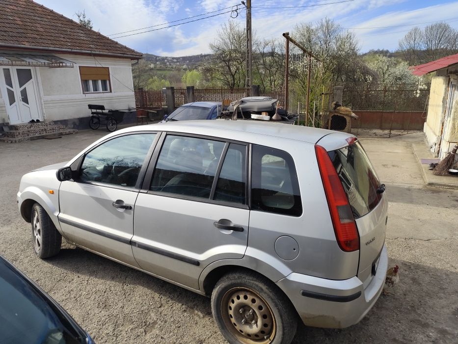 Schimb mașină cu motocultor în stare bună de funcționare. Citiți.