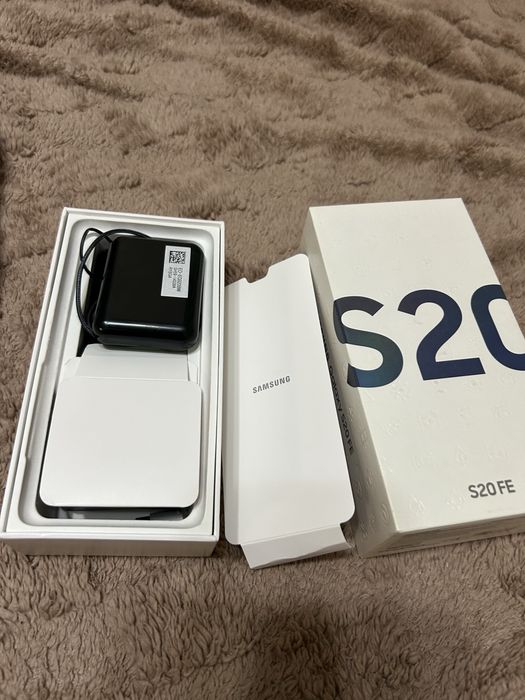 Самсунг s20fe в отличном состоянии