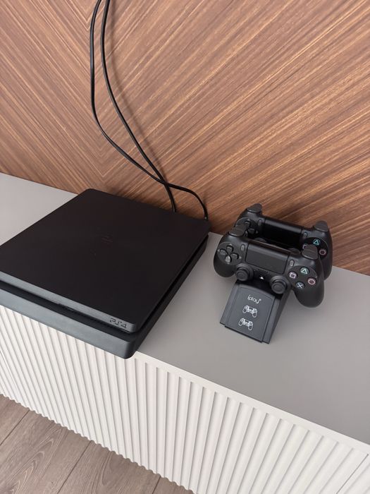 Продам плейстейшен 4