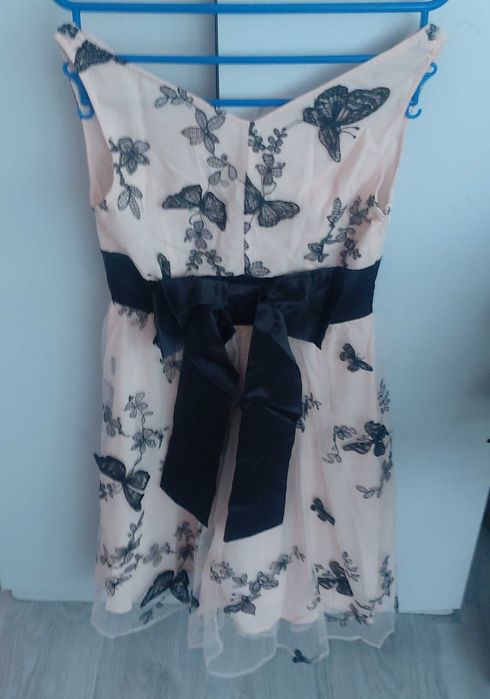 Рокля с пеперуди