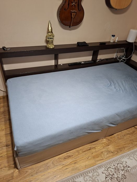 Tăblie pat cu bibliotecă