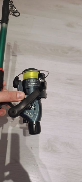 Lansetă cu mulinetă