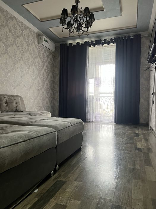 arendaga Navoida 9 mkr 2 xonalik yangi hayot domlari