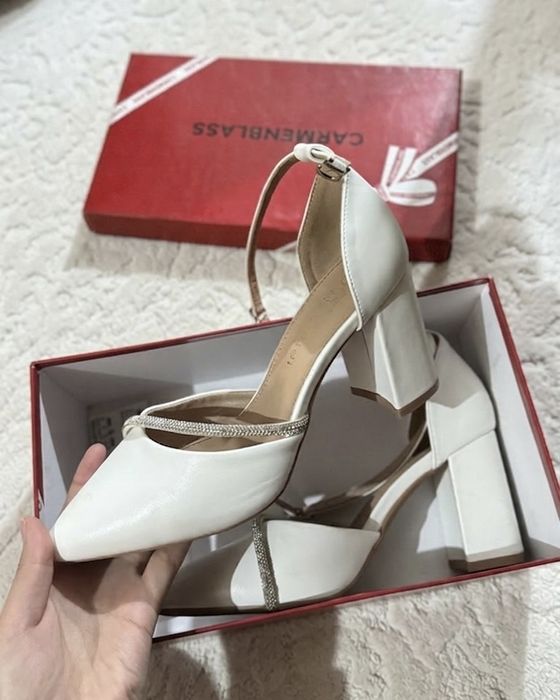 Туфли белый.