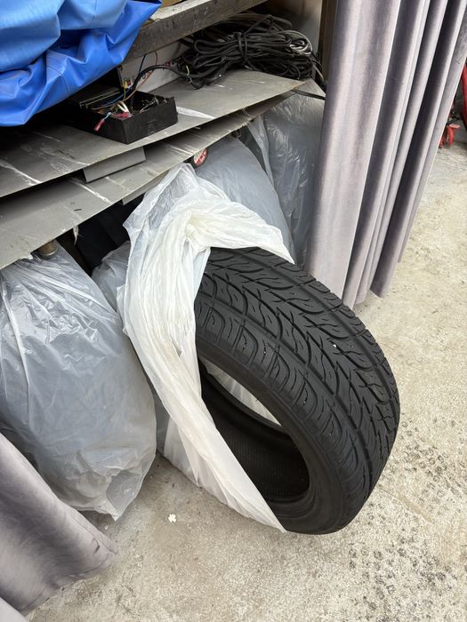 Продам комплект Шины R20