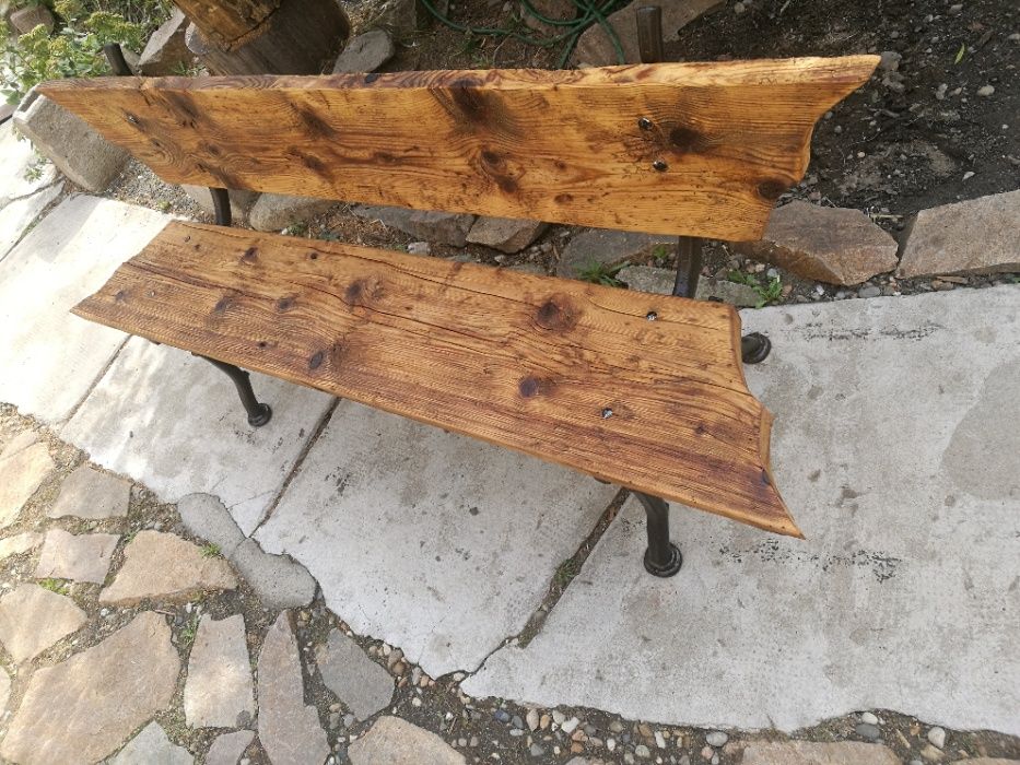 Banca veche picioare fonta reconditionata cu lemn vechi.