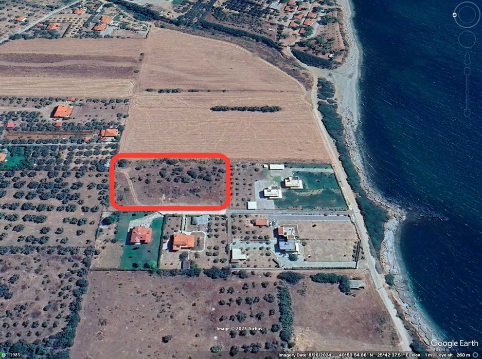 Парцел 4680 кв.м на 50 м от плажа, с разрешение за 3 мезонета (Еврос)