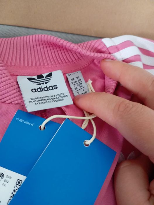 Vând trening pentru bebeluși 3-6 luni nou 200 ron