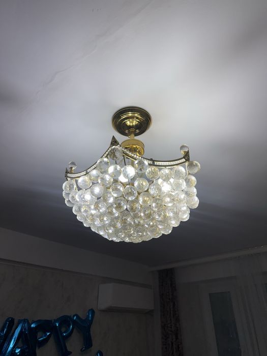 Продам Люстру.
