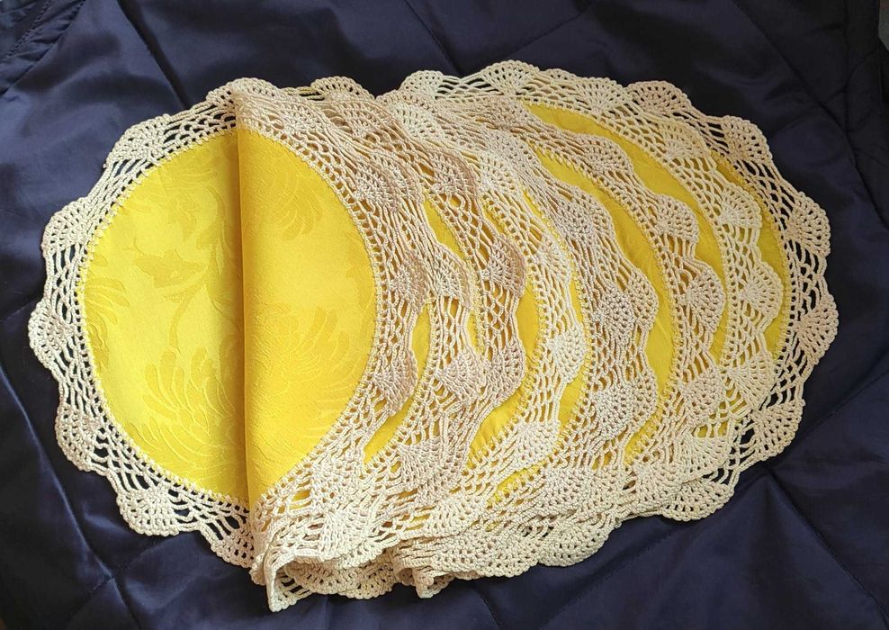 Комплект за студено сервиране, красиво каре,тишлайфер  ръчно бродирани