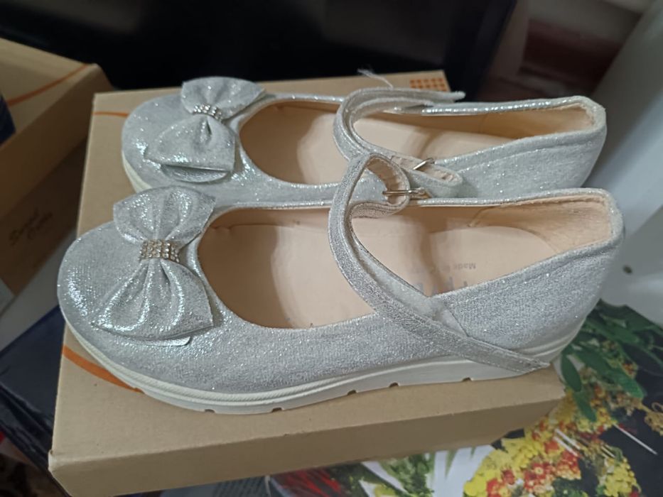 Туфли  на  девочку продаю