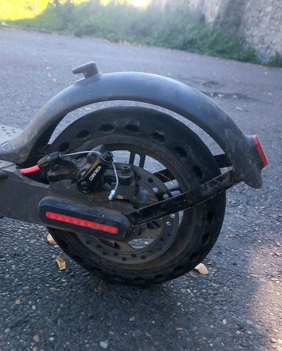 Trotinetă electrică waterproof ca nouă