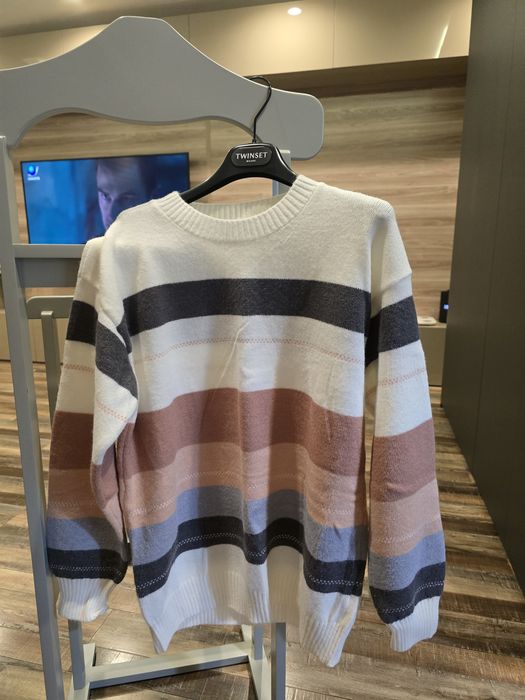 Продаётся новый свитер