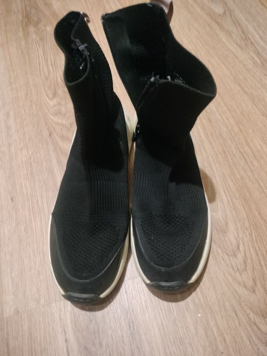 Vand pulovere femei+ghete Zara