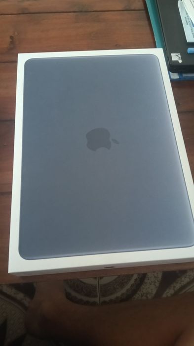 Tableta iPad a16,model 2025 și macbook neo 13 inchi