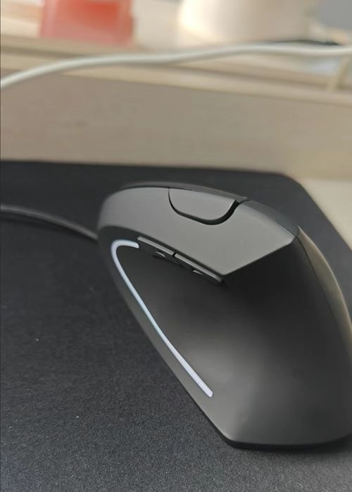 Vertikal kompyuter sichqonchasi.