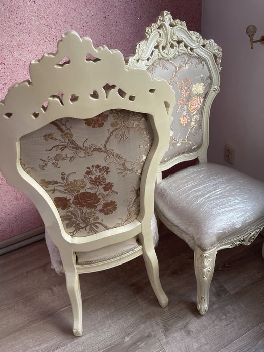 12 стульев. Массивный , деревянный