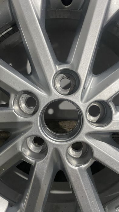 Продам одно колесо оригинал в комплекте